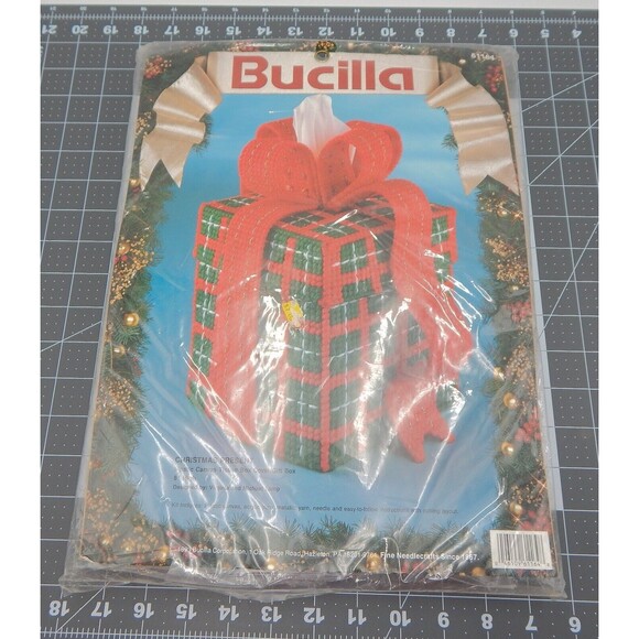 Bucilla Christmas Present Plastic Canvas Kit 61164 Tissue Box Gift Holiday Craft - Picture 1 of 5